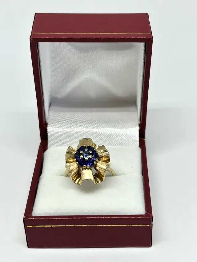 14k sapphire flower Ring