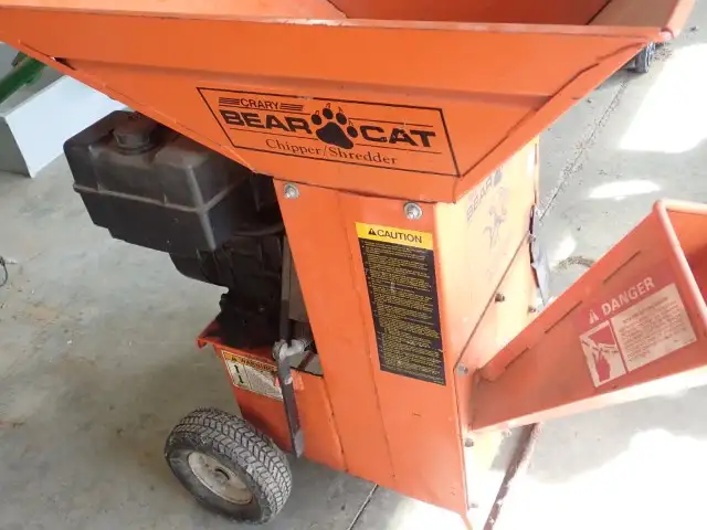 Wood Chipper - Briggs & Stratton Crary Bear Cat - 8 HP