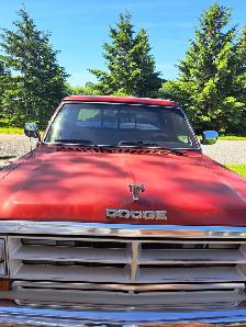 1989 Dodge Truck 150 Red/White Truck