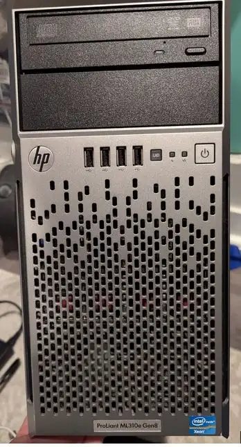 Serveur HP ProLiant ML310e Gen8,INtel Xeon,16GB RAM, 2TB HDD