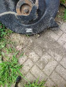 Older 38 inch MTD mower deck, excellent cond - Photo 4
