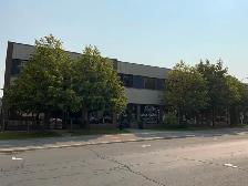 Superbe local commercial – 1 000 pi² (Sainte-Thérèse) - Photo 8