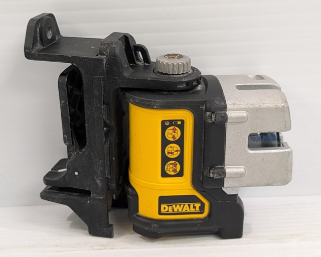 (B5501) DEWALT 3-Beam Self-Leveling Line Laser Level DW089K