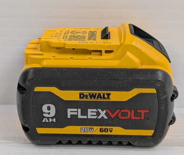 (B4672) DEWALT 20V/60V MAX FLEXVOLT Lithium-Ion Battery DCB609