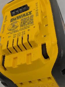 (B4672) DEWALT 20V/60V MAX FLEXVOLT Lithium-Ion Battery DCB609 - Photo 9