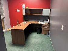 Desks/L-Shapes / U-Shapes lots in stock $180 & up excele condit - Photo 3
