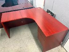 Desks/L-Shapes / U-Shapes lots in stock $180 & up excele condit - Photo 4