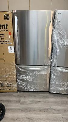 LG 30' Bottom Freezer Refrigerator LRDSN2200S