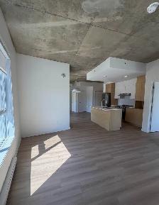 Jusqu'à 2 mois gratuits! Unité de coin 2 cac libre au MileBrook - Photo 2