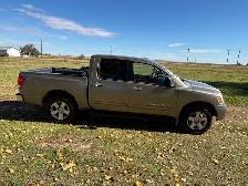 SOLID, Clean 2006 Nissan Titan Truck SE - Photo 3