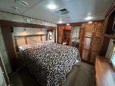 2011 KEYSTONE ALPINE 3220RL, SPACIOUS, LIXURIOUS. - Photo 13