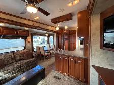 2011 KEYSTONE ALPINE 3220RL, SPACIOUS, LIXURIOUS. - Photo 31