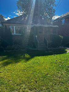Nov.1 - Charming & Spotless Family Home - Prime Location! - Photo 2