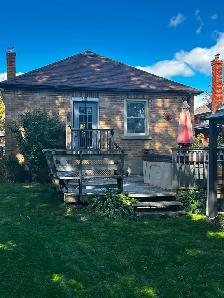 Nov.1 - Charming & Spotless Family Home - Prime Location! - Photo 4