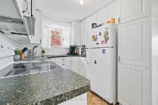 Nov.1 - Charming & Spotless Family Home - Prime Location! - Photo 6