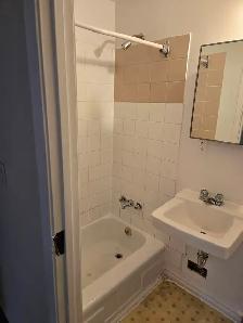 Private Room/Bathroom all inclusive /Church/Wellesley - Photo 6