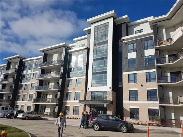 Beautiful 2-Bedroom Condo with Spectacular Pond View – Milton