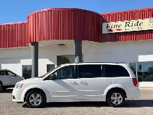 2011 Dodge Grand Caravan SXT ONLY 149,000KMS/STOW N GO - Photo 2