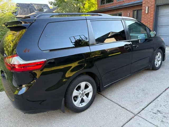 2020 Toyota Sienna LE,