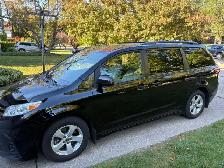 2020 Toyota Sienna LE, - Photo 2