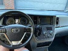2020 Toyota Sienna LE, - Photo 9