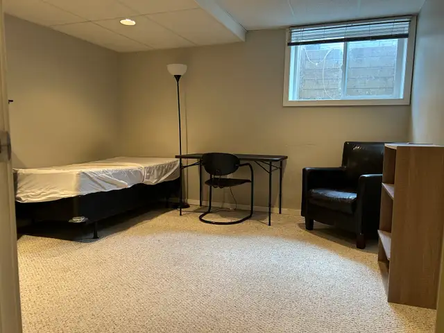 Furnished Room for Male student by UofM and bus stop. mo to mo