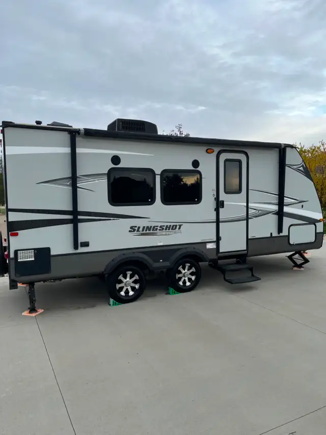 2012 Sling Shot 23’ Travel Trailer by CrossRoads
