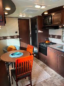 2012 Sling Shot 23’ Travel Trailer by CrossRoads - Photo 6