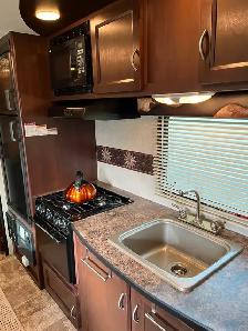 2012 Sling Shot 23’ Travel Trailer by CrossRoads - Photo 8