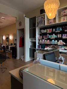 Experienced Hairstylist Wanted - Photo 3
