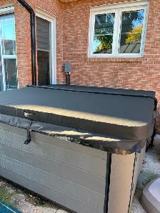 Hot tub cover - 84"x84" new in box