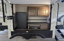 2019 KEYSTONE COUGAR 29RKS FIFTH WHEEL — $47,988 - Photo 4
