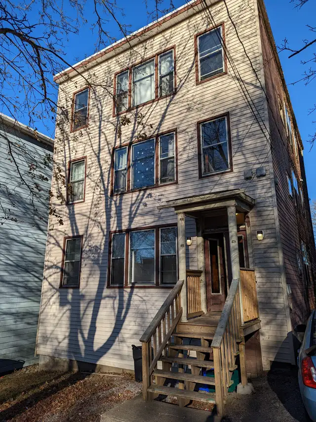 37 Victoria St #1 - 3BR North, Main Floor, Spacious, Deck, Yard