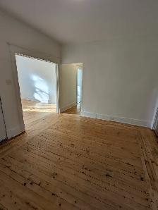 37 Victoria St #1 - 3BR North, Main Floor, Spacious, Deck, Yard - Photo 3