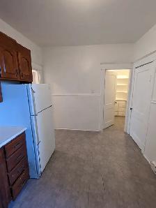 37 Victoria St #1 - 3BR North, Main Floor, Spacious, Deck, Yard - Photo 6