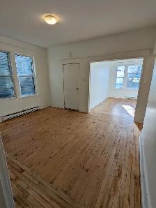 37 Victoria St #1 - 3BR North, Main Floor, Spacious, Deck, Yard - Photo 12