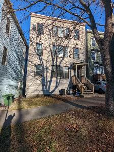 37 Victoria St #1 - 3BR North, Main Floor, Spacious, Deck, Yard - Photo 17