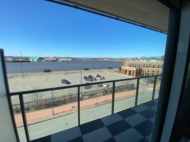 Furnished Luxury Waterfront Condo- 1BR Den, H&L, Balcony/Parking