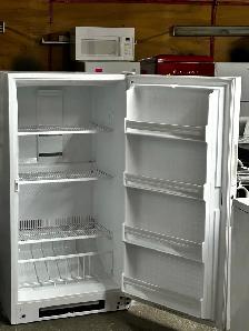 Upright Freezer - Photo 2