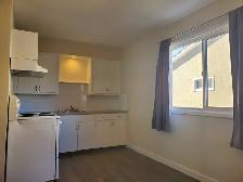 Small Pet Friendly, 2 Bedroom Duplex - Photo 2