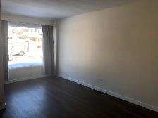 Small Pet Friendly, 2 Bedroom Duplex - Photo 5