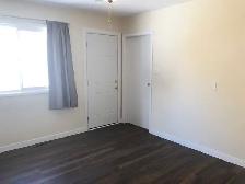Small Pet Friendly, 2 Bedroom Duplex - Photo 6