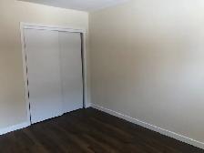 Small Pet Friendly, 2 Bedroom Duplex - Photo 9