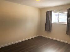 Small Pet Friendly, 2 Bedroom Duplex - Photo 10