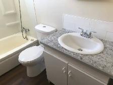 Small Pet Friendly, 2 Bedroom Duplex - Photo 12