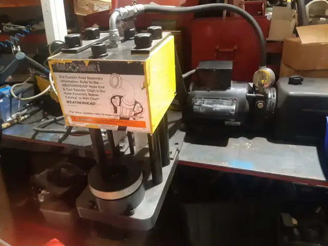 Hydraulic hose crimpers