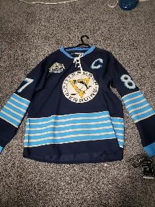 Autographed Sydney Crosby winter classic jersey - Photo 2