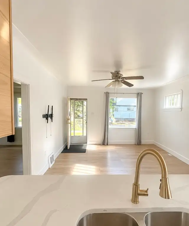 Renovated 2 Bedroom Mainfloor House