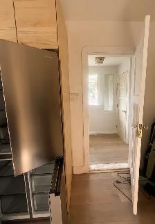 Renovated 2 Bedroom Mainfloor House - Photo 3