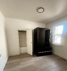 Renovated 2 Bedroom Mainfloor House - Photo 4